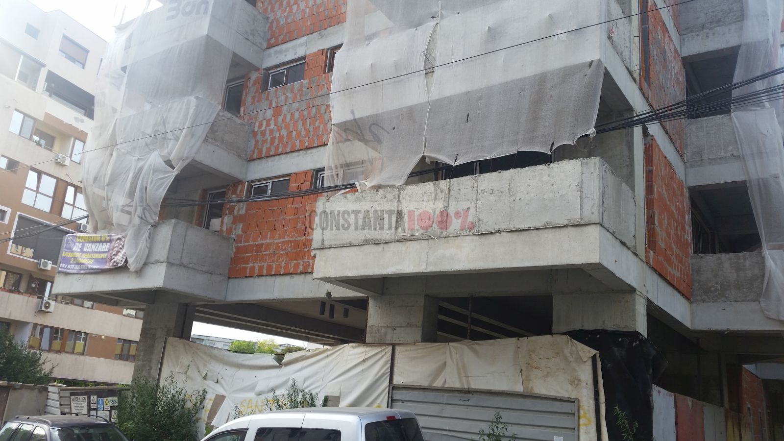 Cât costă un apartament în blocul de pe strada Cașin, care i-a scos pe vecini în stradă