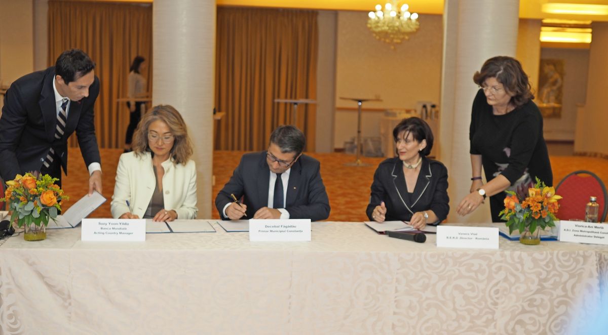 Primarul Constanței, Decebal Făgădău, a semnat astăzi Acordul de asistență tehnică cu Banca Mondială și Preacordul de finanțare cu BERD