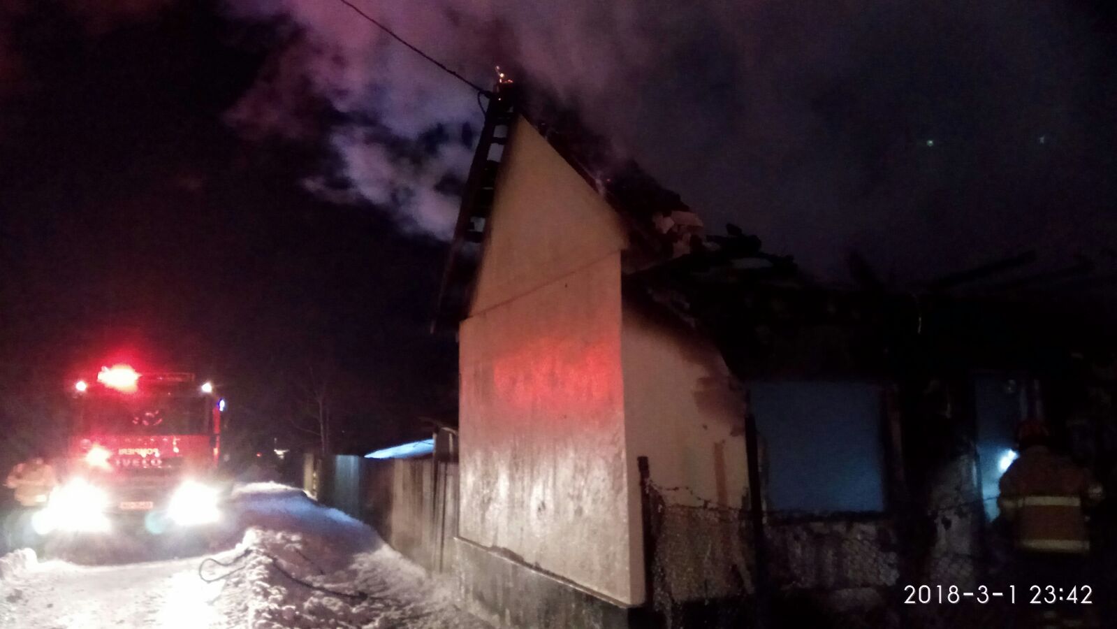 BREAKING NEWS. FOTO+VIDEO. Două persoane au ars de vii într-un incendiu