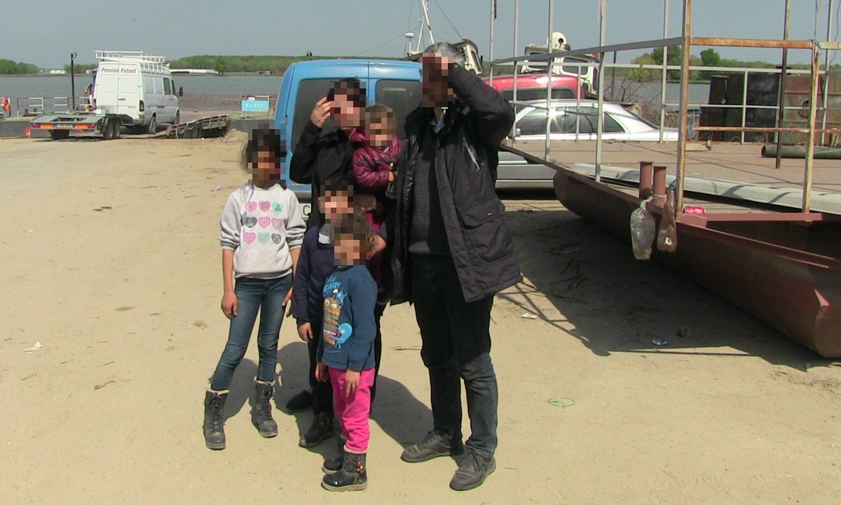 Cinci sirieni, călăuziți de un turc, au vrut să intre ilegal în România