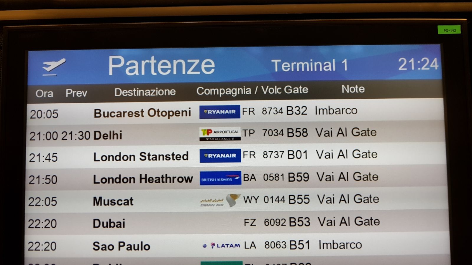 Probleme pe aeroportul din Milano. Zeci de români așteaptă de mai multe ore reluarea zborurilor