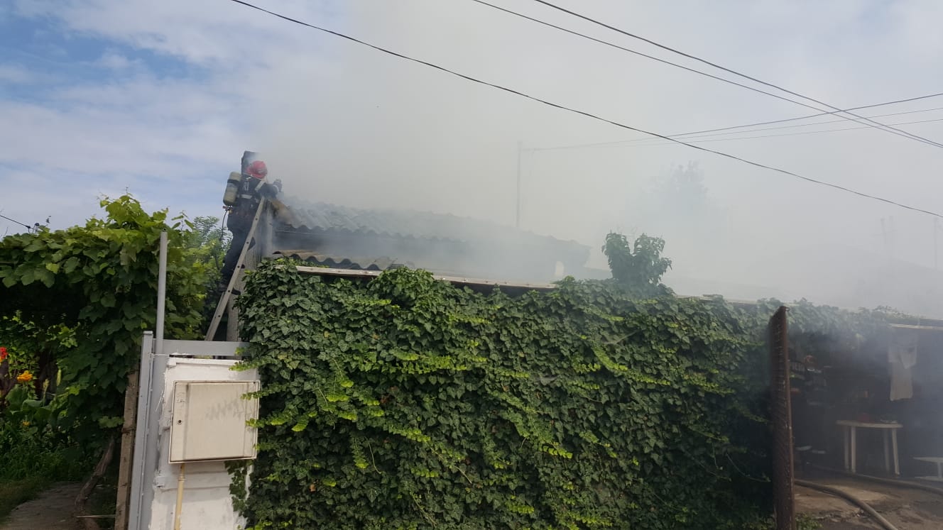 SE ÎNTÂMPLĂ ACUM Incendiu în Constanța FOTO/VIDEO