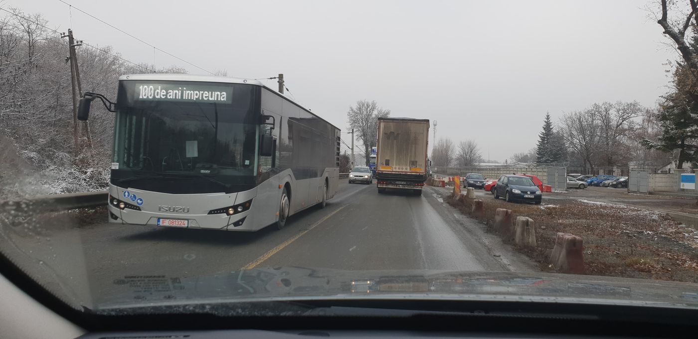 Autobuze ISUZU cumpărate de primărie, în drum spre Constanța
