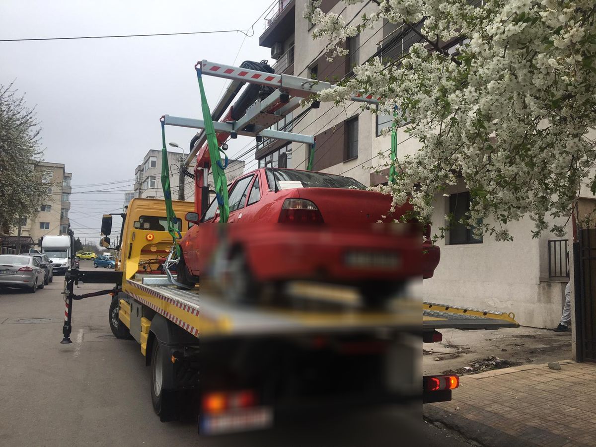 SRL-ul Primăriei Constanța angajează macaragiu pentru a ridica mașinile parcate neregulamentar și muncitori la spații verzi