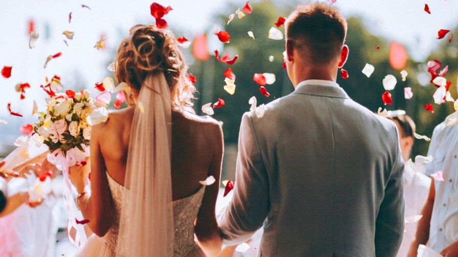 Românilor le-a revenit gustul pentru căsătorii. Circa 120.000 de nunți au fost organizate anul trecut