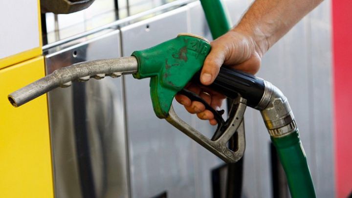 Premierul Ciucă anunță că prețurile la carburanți au scăzut: „Este o realitate care se vede în dimineaţa aceasta”