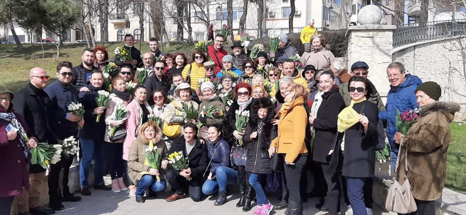 Organizația Femeilor Liberale din Constanța a împărțit mărțișoare pe faleza Cazinoului