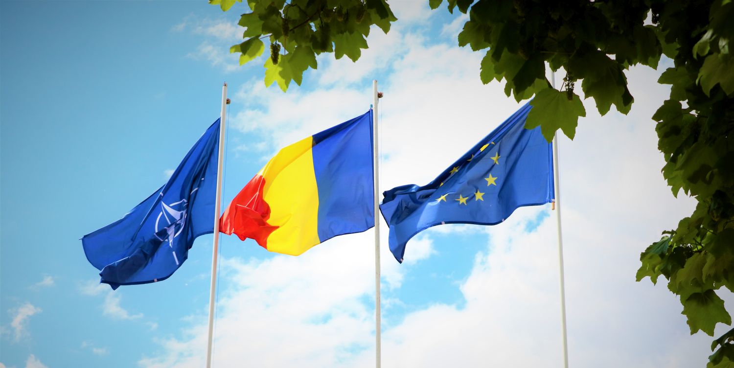 Primăria Municipiului Medgidia a arborat drapele României, Uniunii Europene și al Organizației Tratatului Atlanticului de Nord