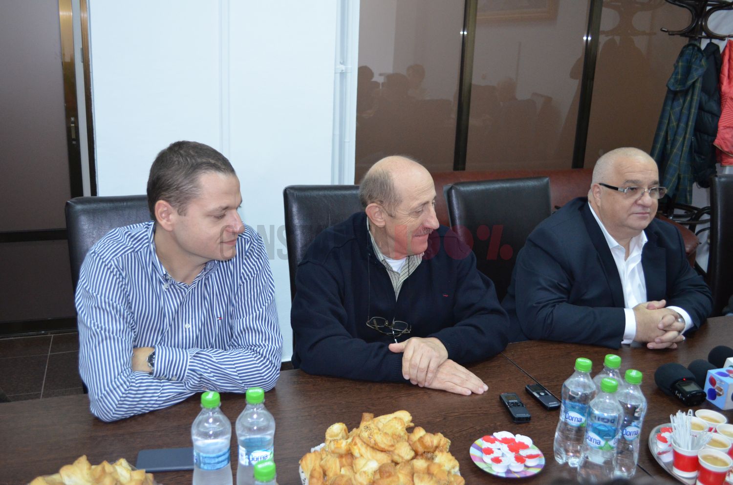 Gheorghe Donțu, președintele PER Constanța, pe 23 octombrie 2015, când și-a anunțat reîntoarcerea în PSD. Este flancat de Mircea Titus Dobre și Felix Stroe 
