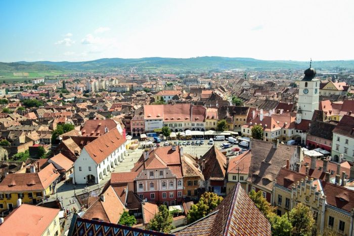 Sibiu, care are 11,18 cazuri la mia de locuitori, ar putea intra în carantină. Constanța e la jumătate
