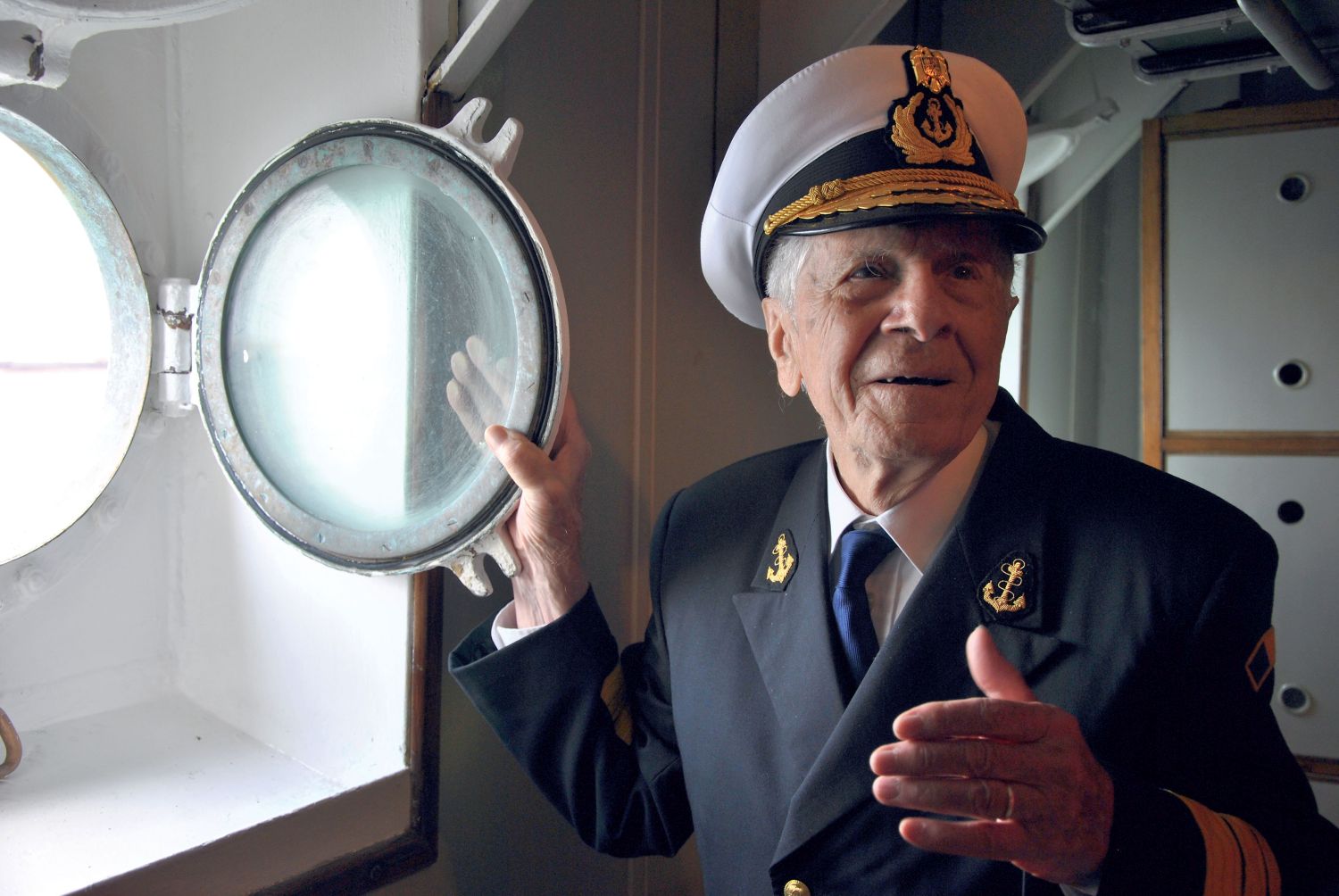 Contraamiralul Mircea Caragea, decanul de vârstă al marinarilor militari, împlinește 102 ani