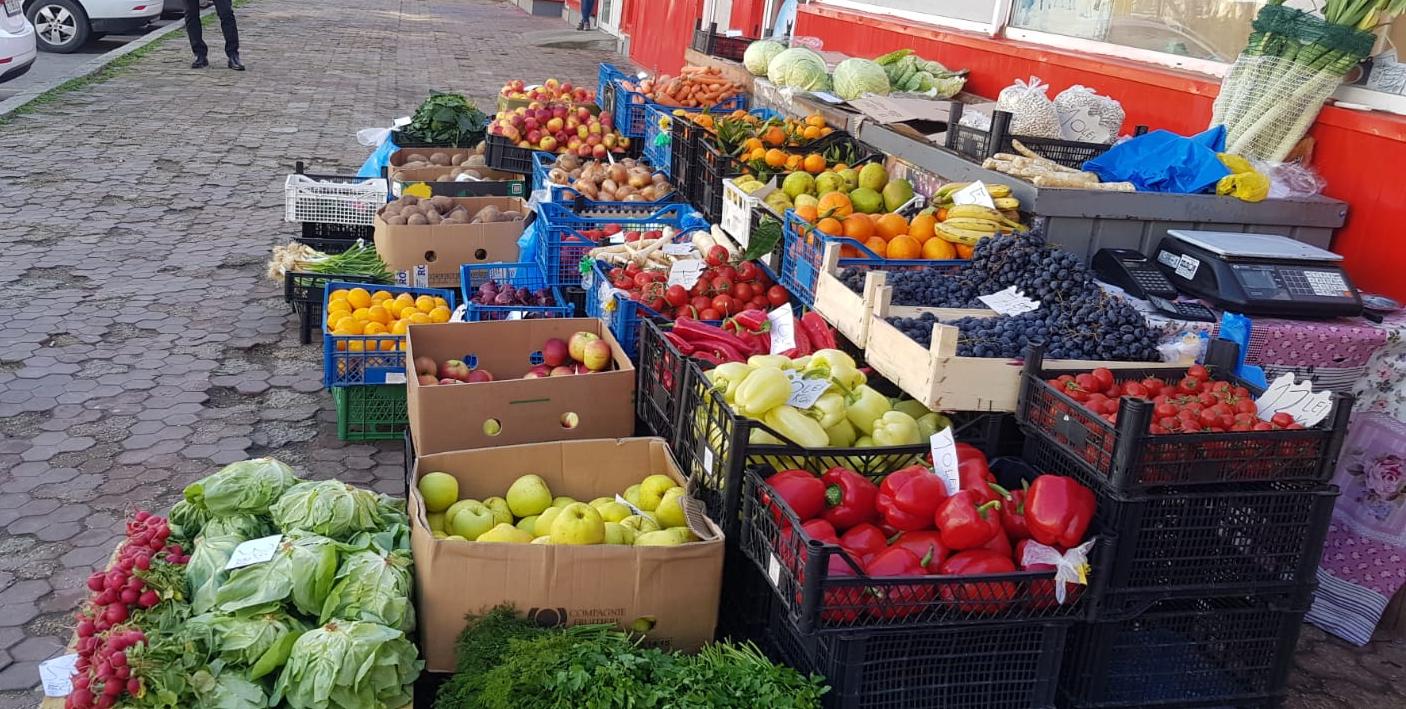 Operațiunea „Pătrunjelul”. Poliția Locală Constanța a confiscat 700 de kilograme de legume și fructe
