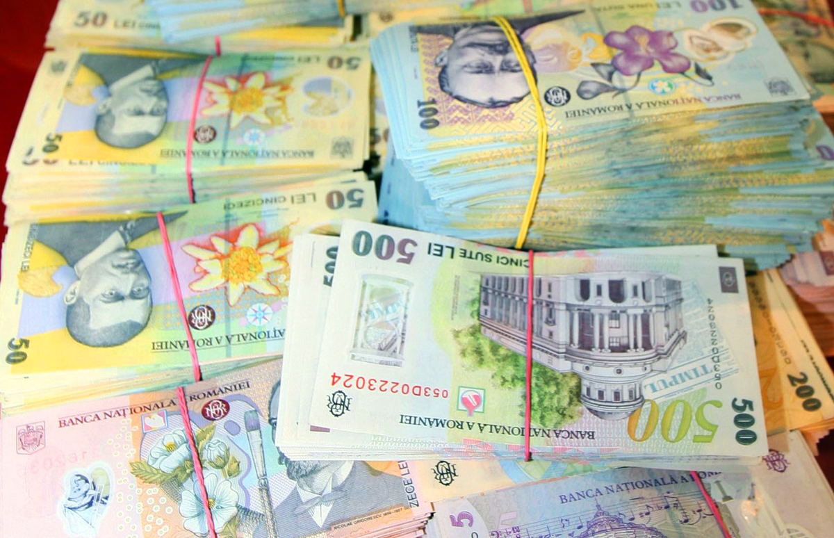 Câți bani au românii în depozite bancare
