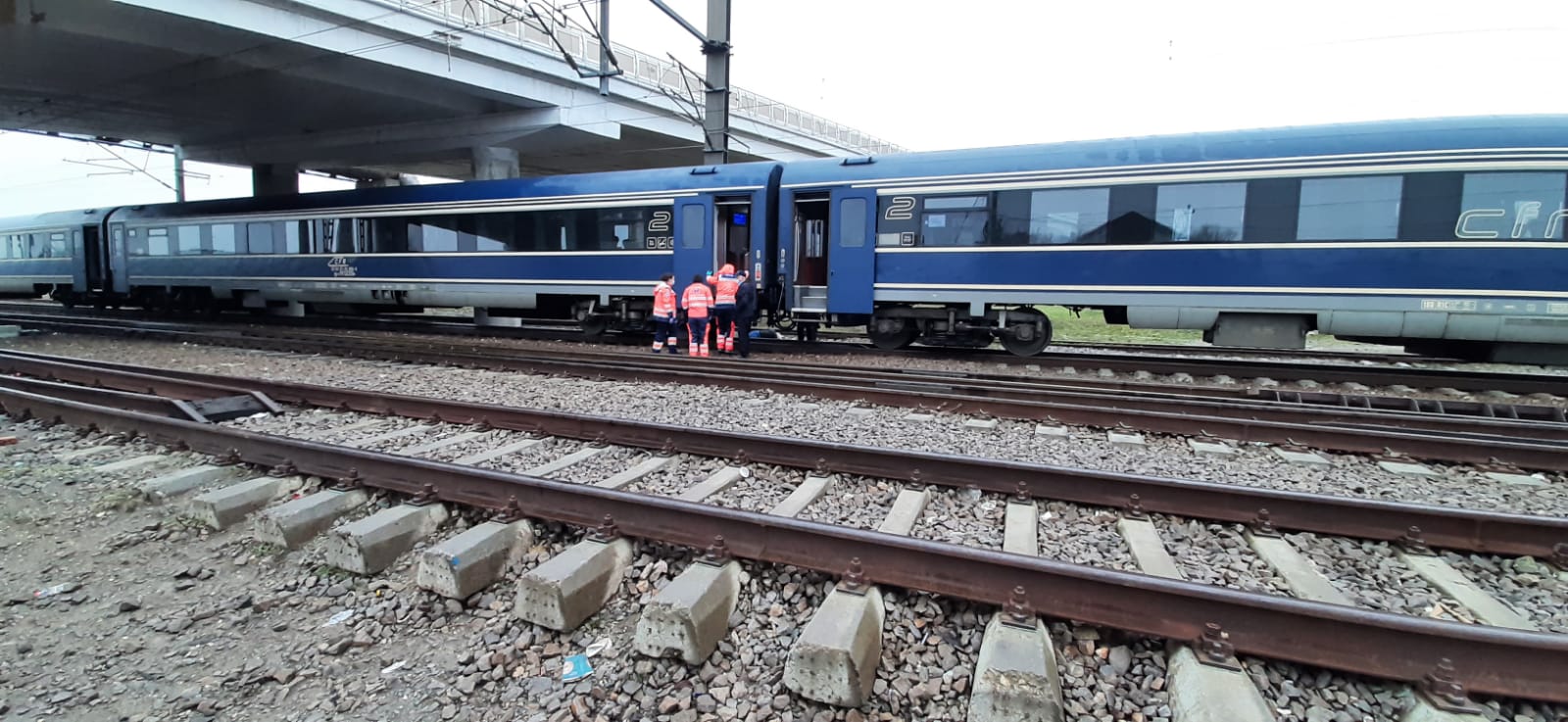 Un bărbat de 23 de ani a murit după ce a fost lovit de tren