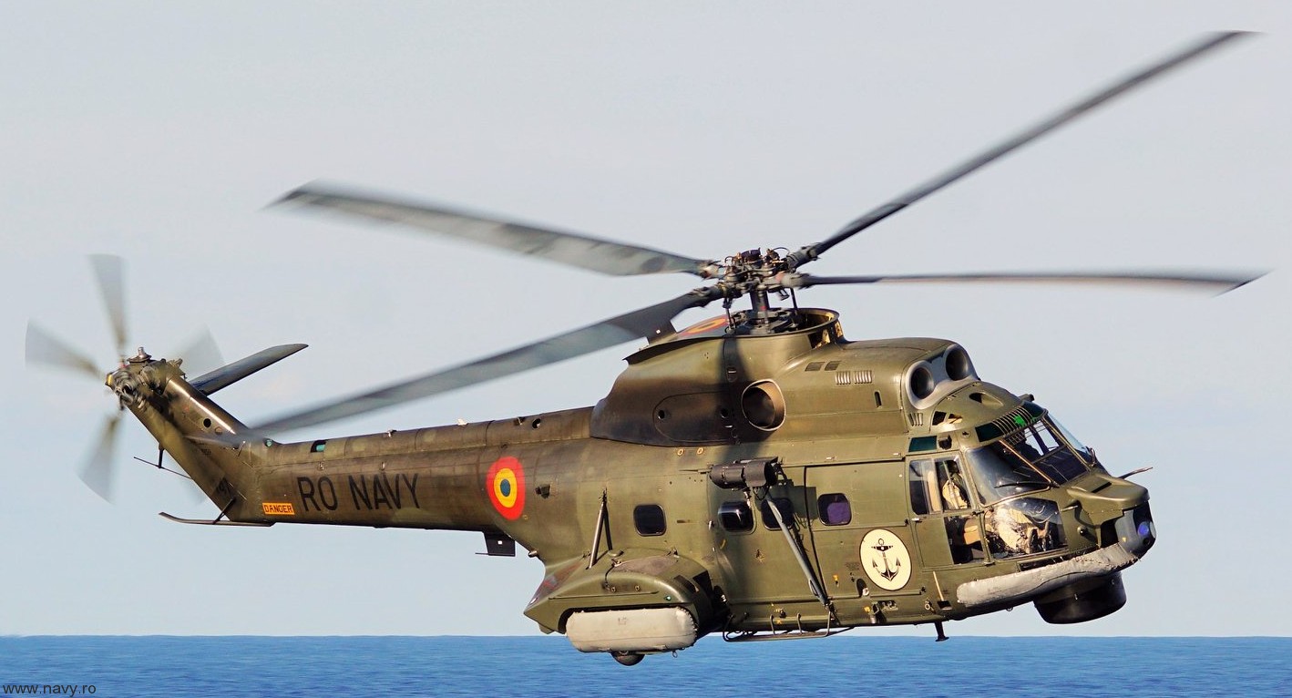 Pescarii dispăruți în Marea Neagră, căutați cu un elicopter Puma al Forțelor Navale