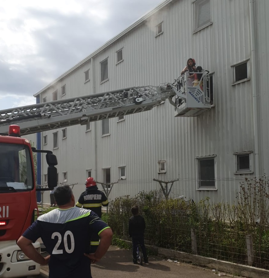 Incendiu în Henri Coandă. Teo Hira, RAEDPP: Locuitorii nu le-au dat voie pompierilor să intre în locuințe