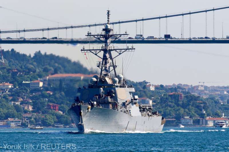 O navă de război americană a intrat în Marea Neagră