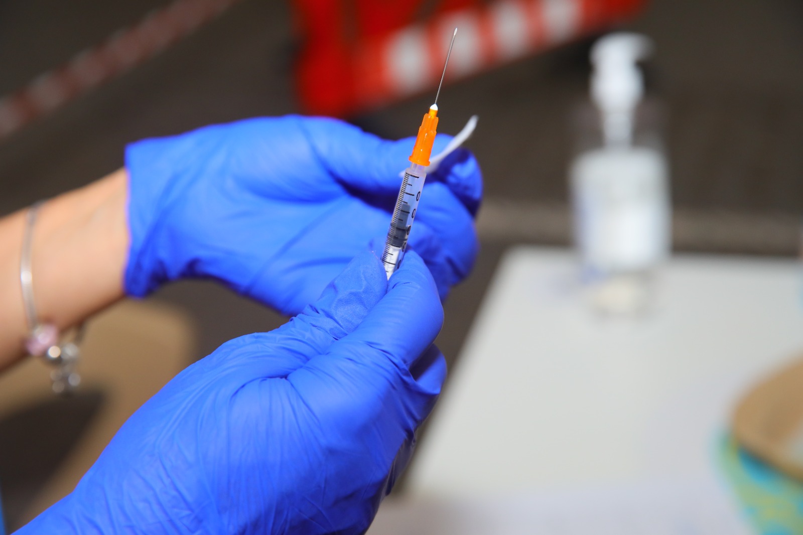 Câți români se mai vaccinează împotriva covid. Peste 40 au făcut doza a patra săptămâna trecută
