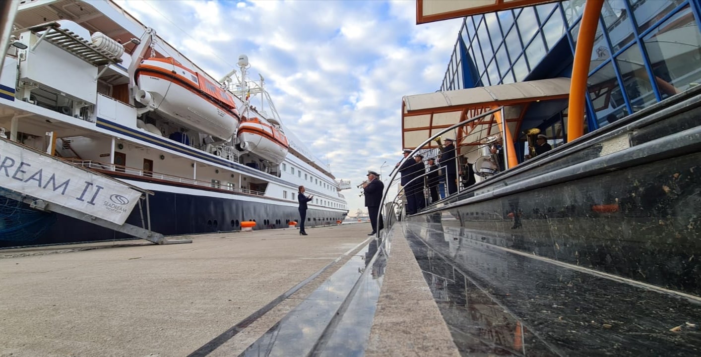 Primii 57 de turiști străini care au ajuns în Portul Constanța, în ultimii 2 ani, întâmpinați cu fanfară