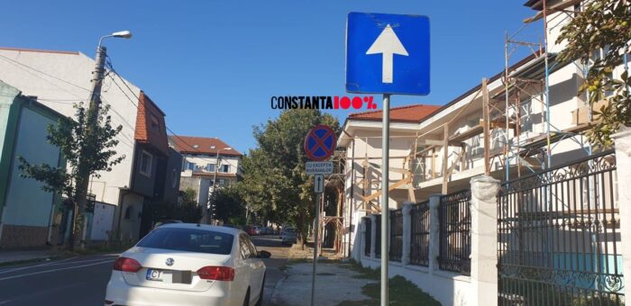 Strada Vasile Lupu din Constanța. Oprirea este interzisă, cu excepția riveranilor