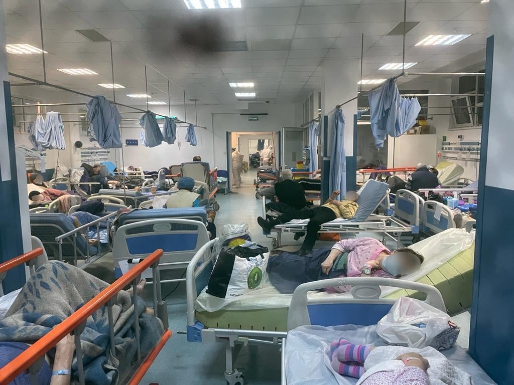 Drama care nu se vede în fotografia din spital postată de prefectul Constanței