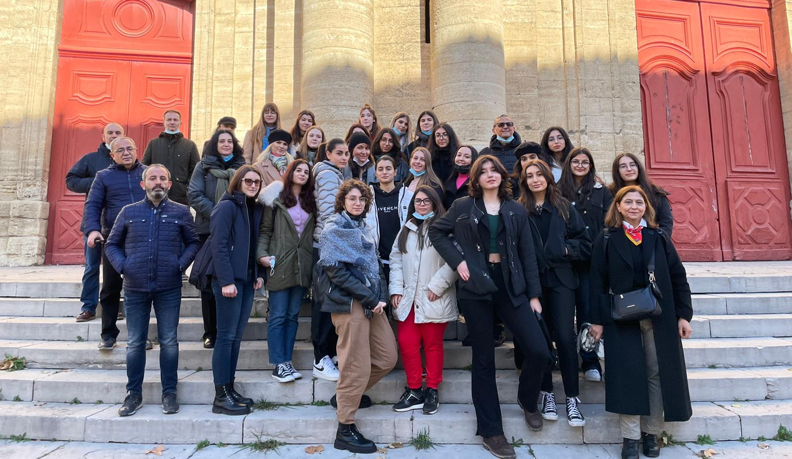 Zeci de elevi din Medgidia, pregătiți pentru viitor prin proiecte Erasmus+ cu colegi din  Italia, Polonia, Croația și Franța