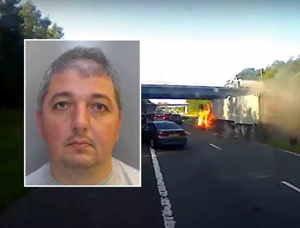 VIDEO ȘOCANT Un șofer român de TIR a omorât trei persoane. Conducea în timp ce se uita pe site-uri pentru adulți