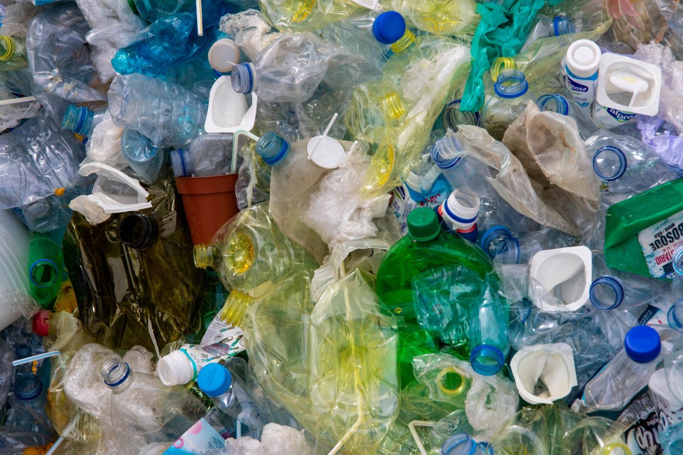 Constanța generează 25.000 de tone de plastic anual. Se reciclează numai 12%
