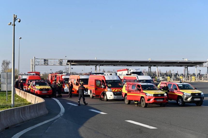 Franța trimite în România, pentru Ucraina, 50 de camioane cu ajutoare medicale și 21 de ambulanțe