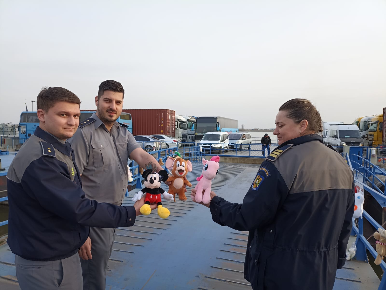 Gest emoționant al polițiștilor de la Garda de Coastă pentru copiii refugiați din Ucraina VIDEO FOTO
