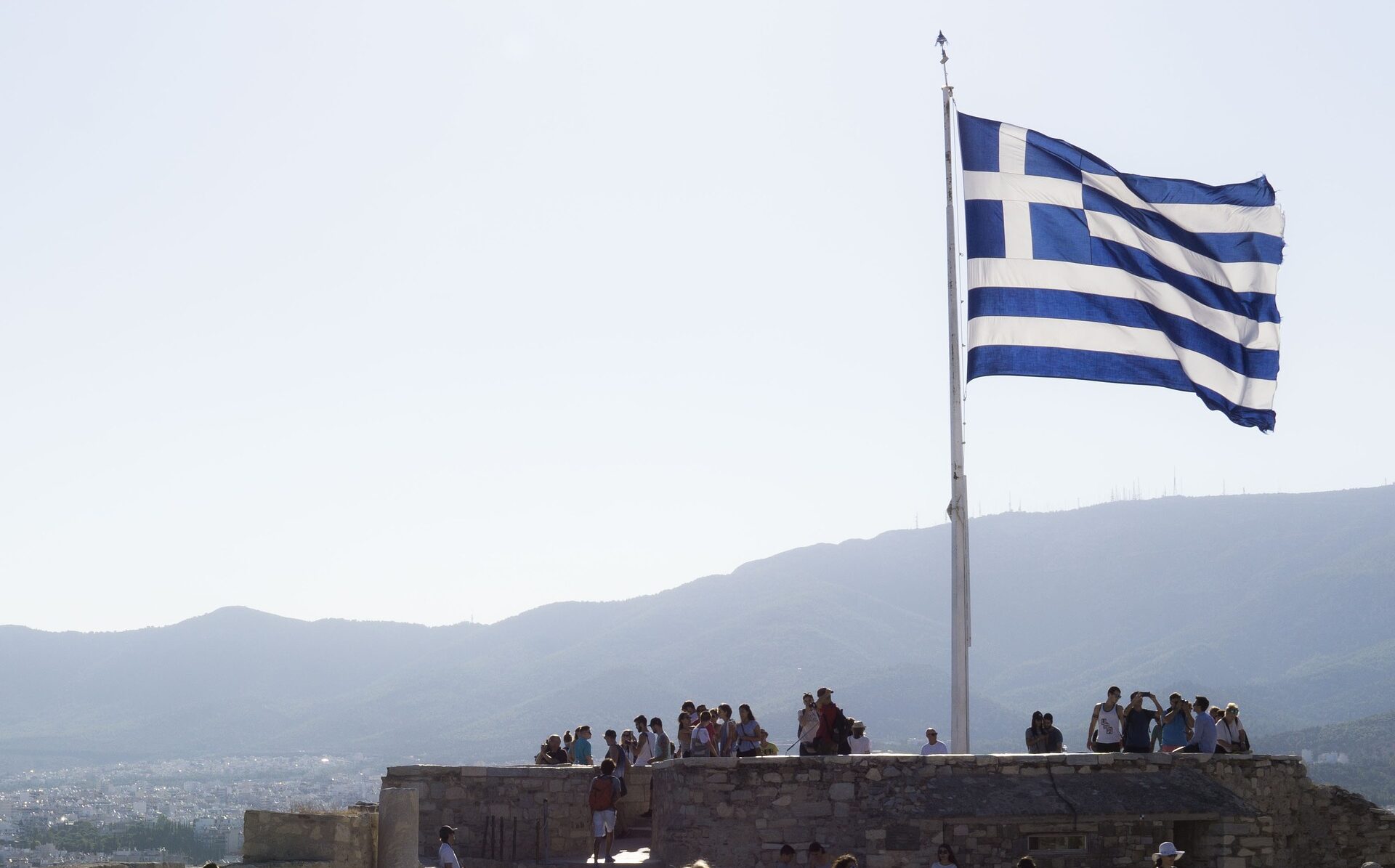 Grecia renunţă la certificatul verde pe durata sezonului estival