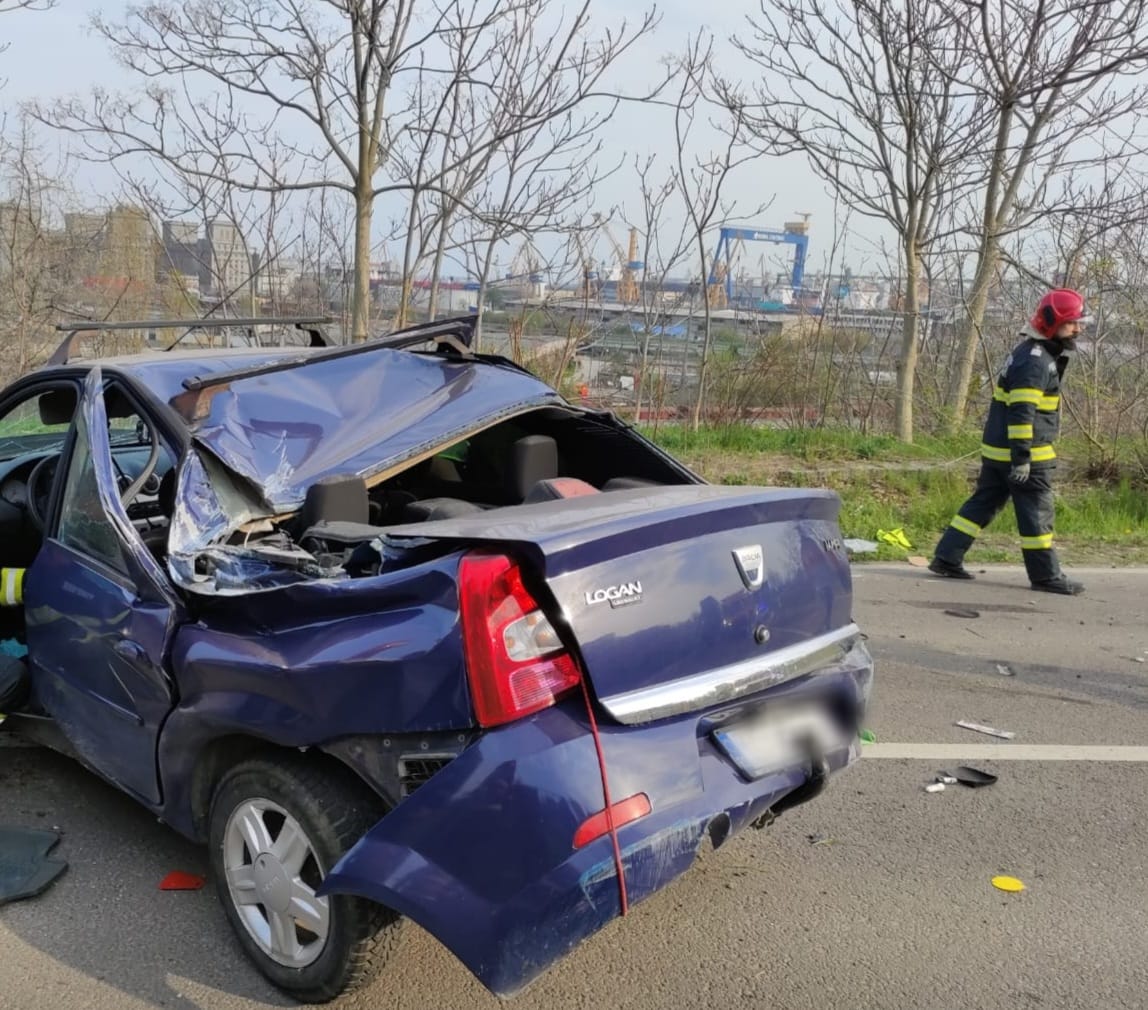 O mașină s-a răsturnat pe valea Portului Constanța