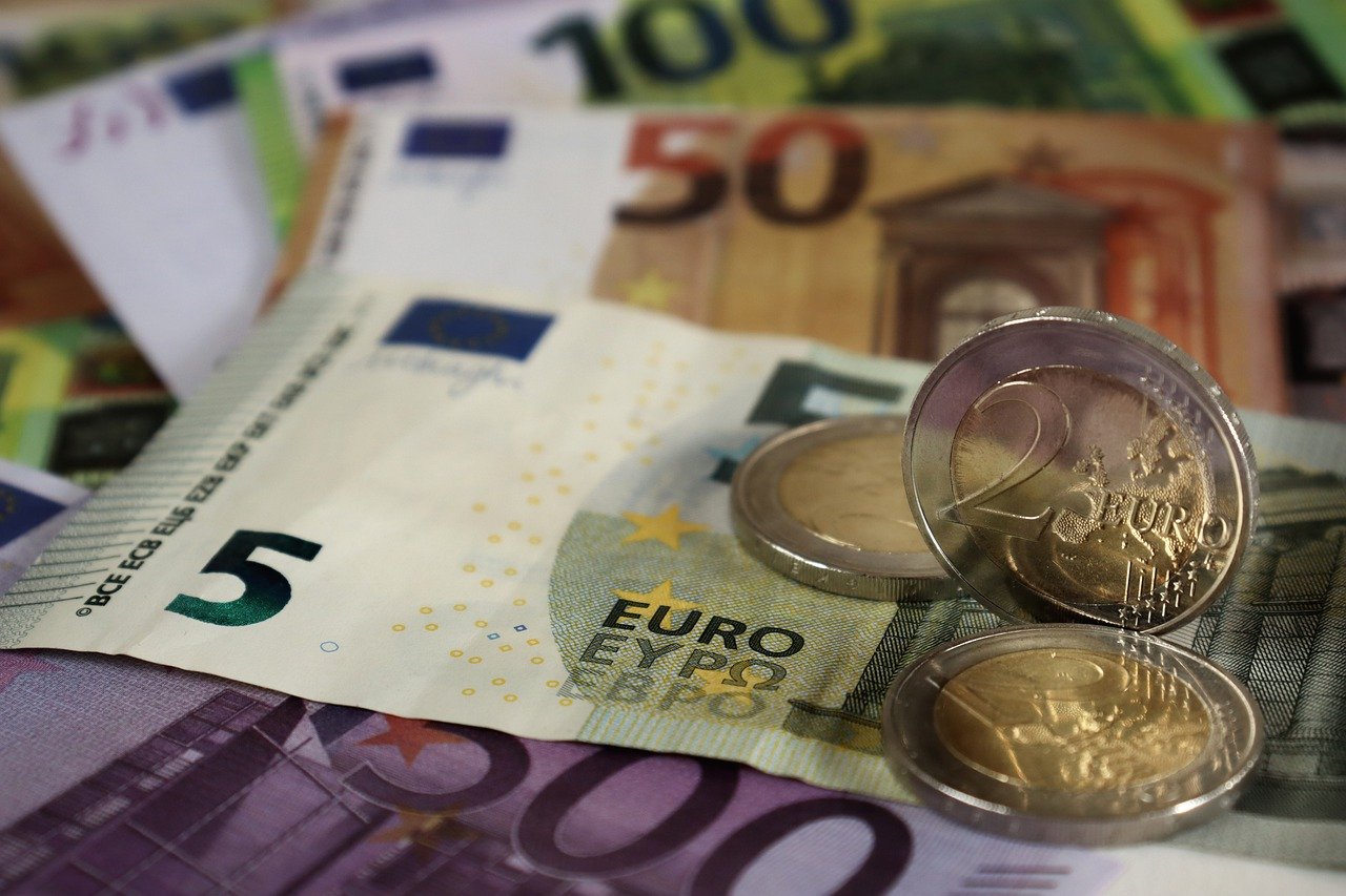 Bulgaria va adopta euro pe 1 ianuarie 2024, România are altă prioritate
