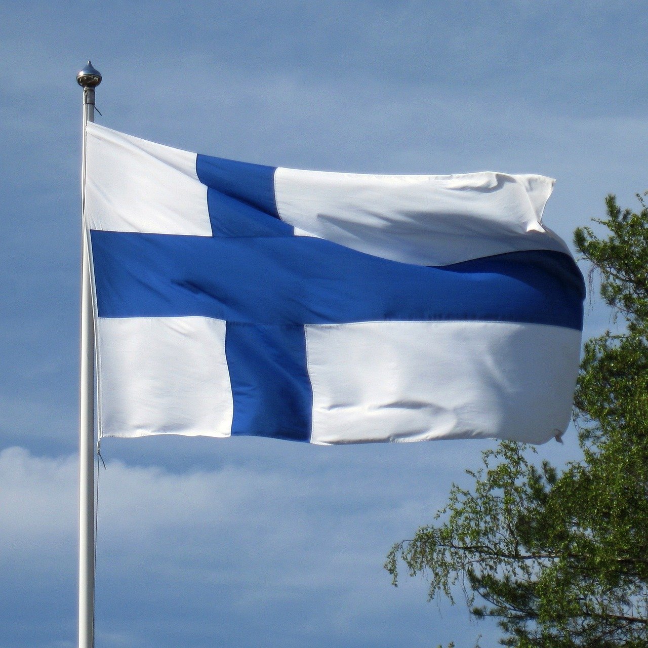 Pas istoric: Finlanda şi-a anunţat candidatura la NATO