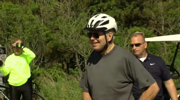 Președintele SUA a căzut de pe bicicletă VIDEO
