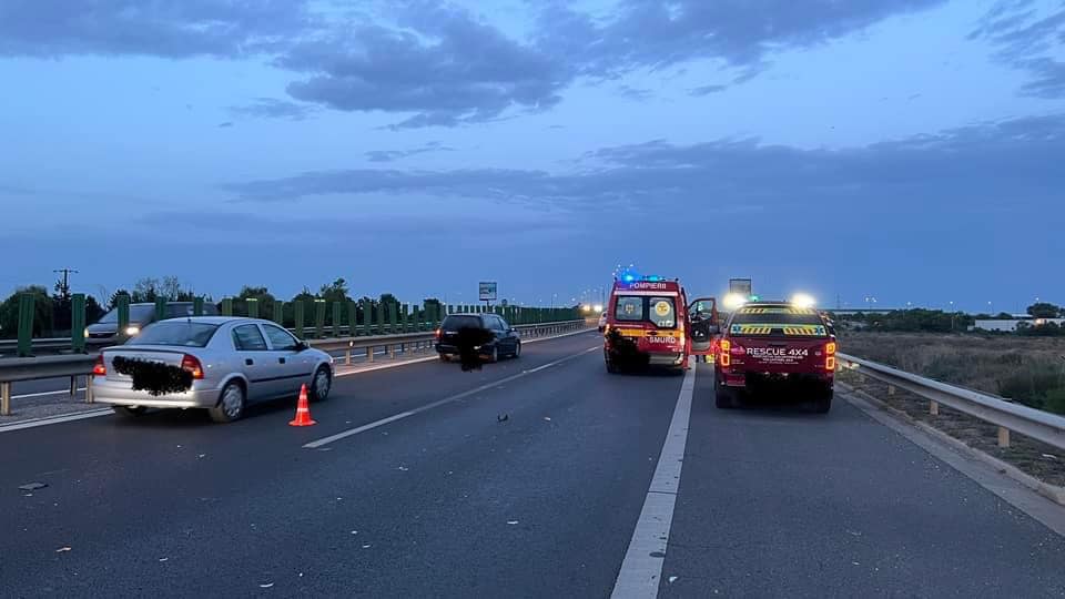Un pieton care a vrut să traverseze Autostrada A2 a fost accidentat mortal