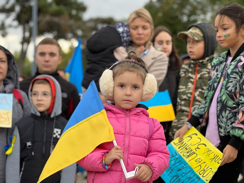 Refugiații ucraineni au protestat în Constanța. „Îl urăsc pe Putin!”. Cât au plătit VIDEO