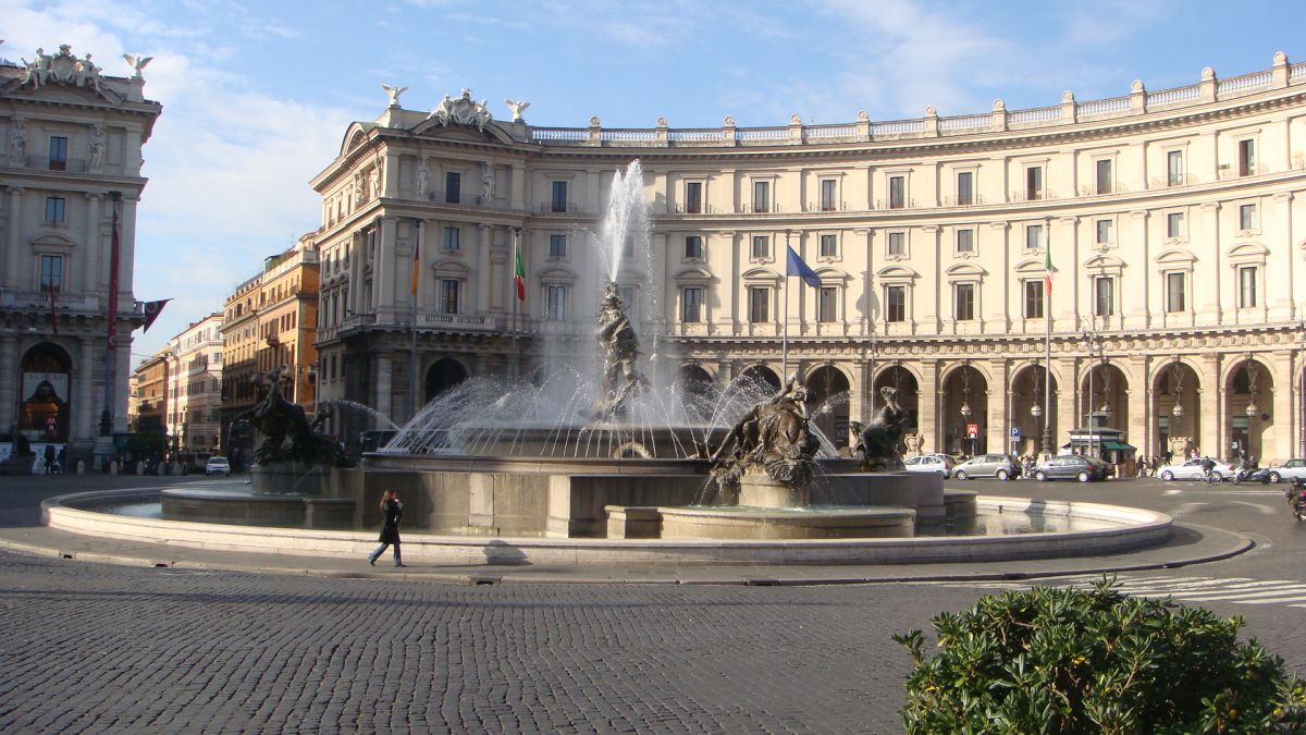 Un român a fost amendat cu 450 de euro pentru că s-a spălat pe picioare într-o fântână din centrul Romei
