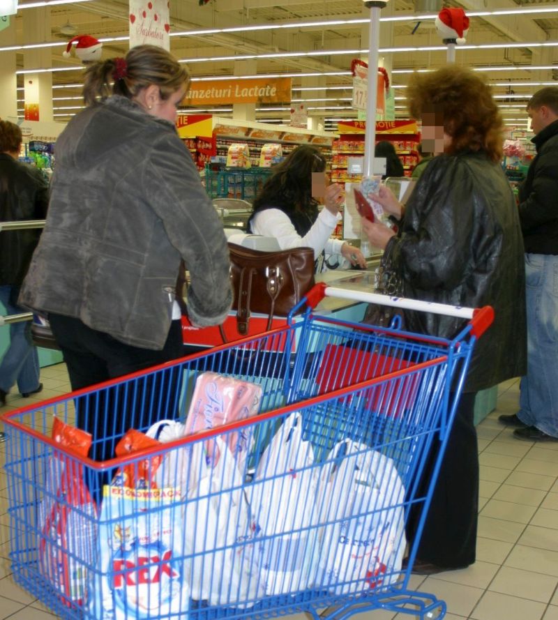 Write a report Sophie Which one Carrefour Constanța: un preț la raft, altul la casă - CT100.ro