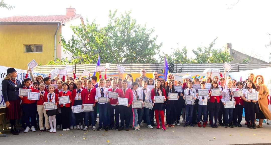 Elevi de la Școala „Gheorghe Țițeica”, premiați pentru proiectul „Porți deschise către sport”