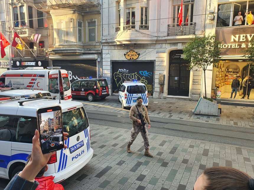 Teroare în Istanbul. Șase morți, peste 50 de răniți în urma explozii pe un bulevard pietonal