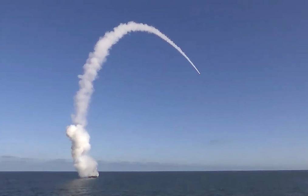 Rusia lovește Ucraina cu rachete Kalibr lansate din Marea Neagră