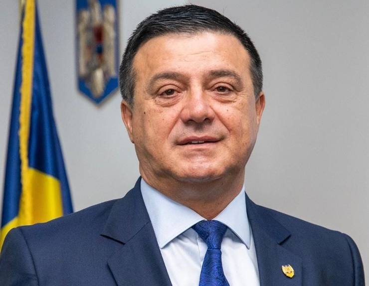 Niculae Bădălău, vicepreședintele Curții de Conturi, fost lider PSD, a fost reținut pentru 24 de ore de procurorii DNA într-un dosar de corupție. Bani pentru copiii săi
