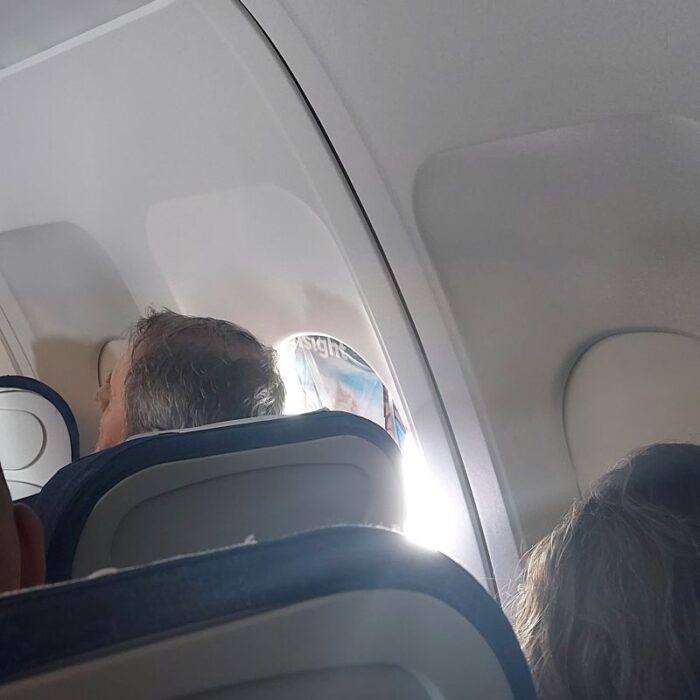 Imagine incredibilă surprinsă de un senator într-un avion TAROM