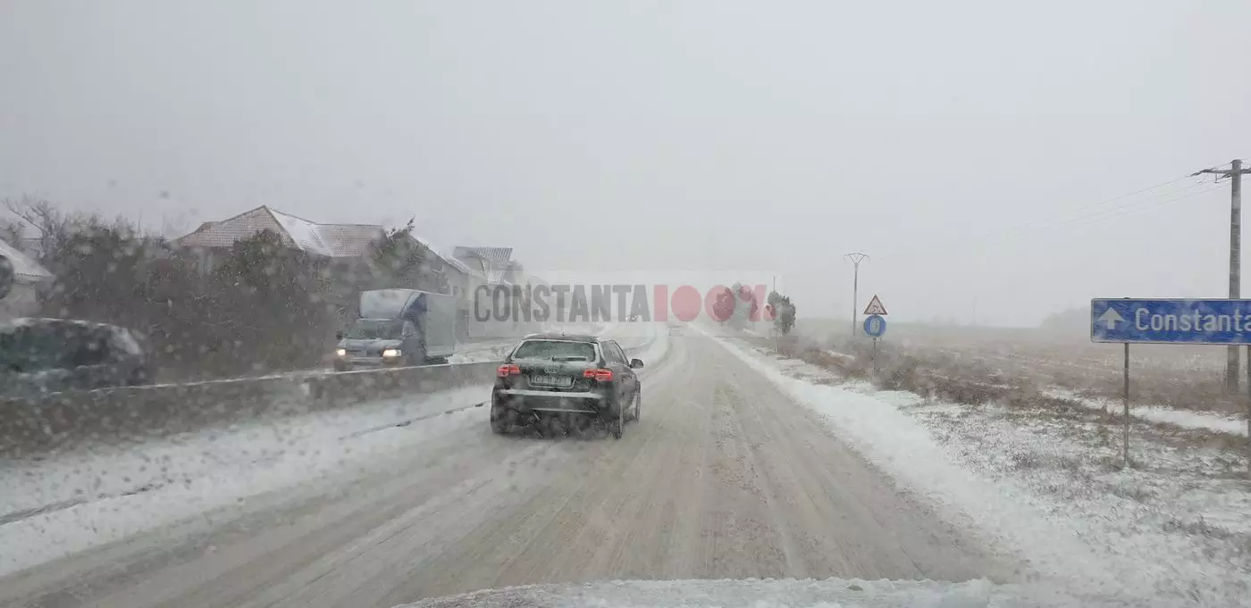 Circulație în condiții de iarnă în Constanța. S-au împrăștiat 13.400 de litri de clorură de calciu pe șosele. Nouă drumuri naționale sunt închise