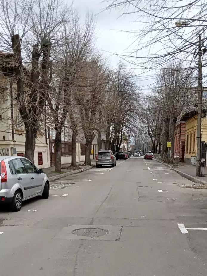 Cum arată o stradă din Constanța după ce s-a introdus parcarea cu plată